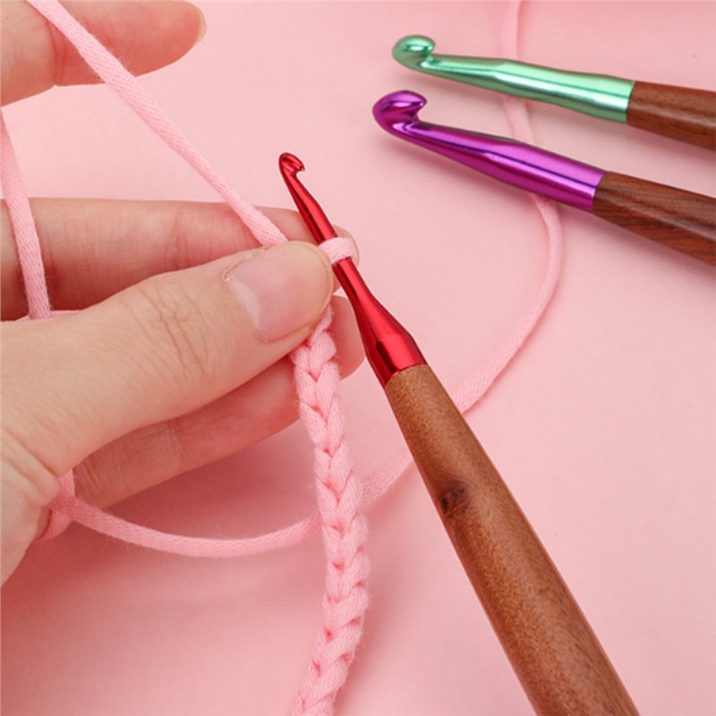 مجموعة خطافات الكروشيه A11E، خ - مراجعة Wooden Crochet Hooks Ergonomic Handle وسعره