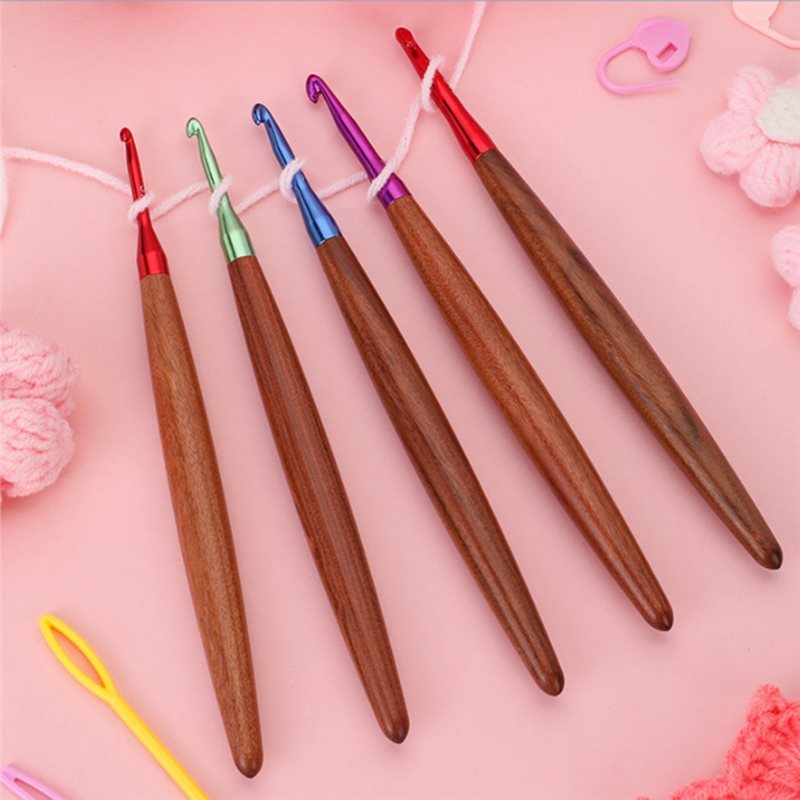 مجموعة خطافات الكروشيه A11E، خ - مراجعة Wooden Crochet Hooks Ergonomic Handle وسعره